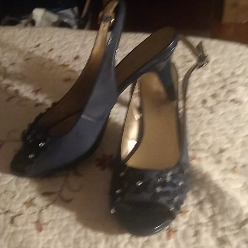 Karen Scott Navy Heels with Floral Accents - Picture 2 of 5